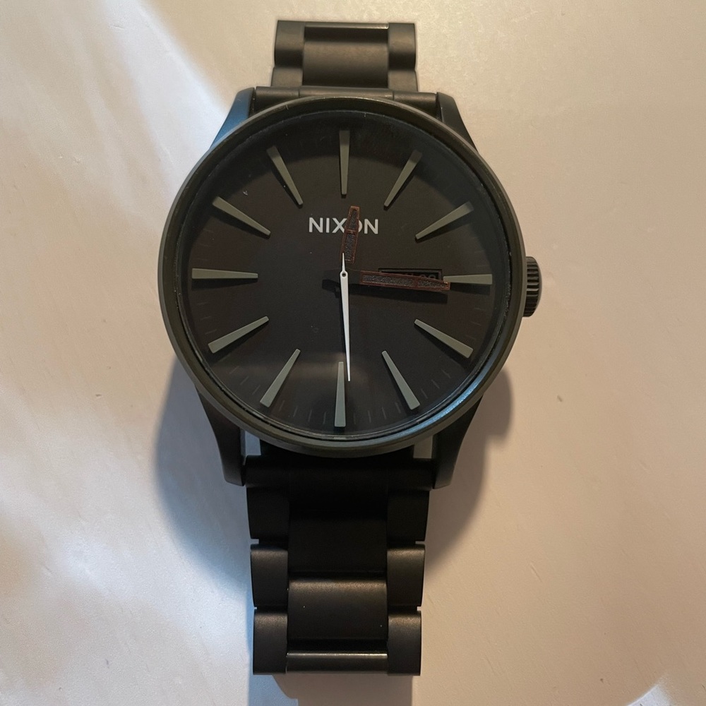 NIXON matte black watch!♻️🪩